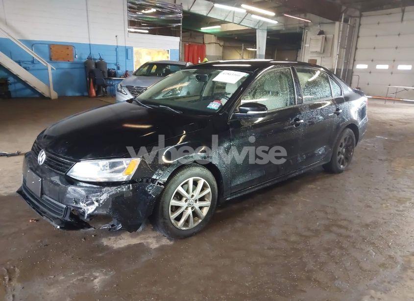 Photo 2 of 2011 Volkswagen Jetta 2.5L SE (VIN 3VWDZ7AJ2BM052198)