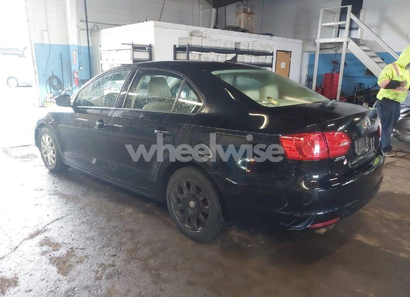 Photo 3 of 2011 Volkswagen Jetta 2.5L SE (VIN 3VWDZ7AJ2BM052198)