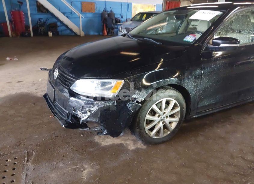 Photo 6 of 2011 Volkswagen Jetta 2.5L SE (VIN 3VWDZ7AJ2BM052198)