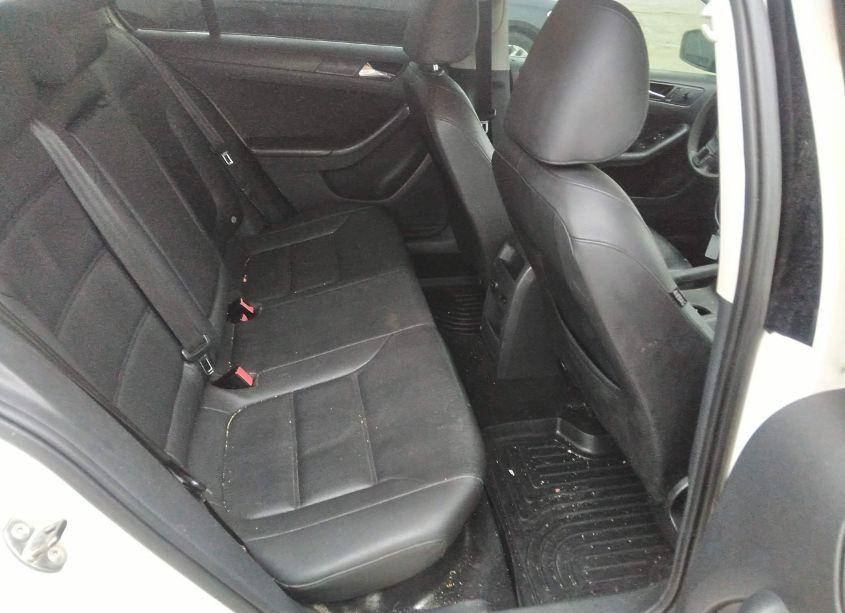 Photo 8 of 2011 Volkswagen Jetta 2.5L SE (VIN 3VWDZ7AJ2BM301387)