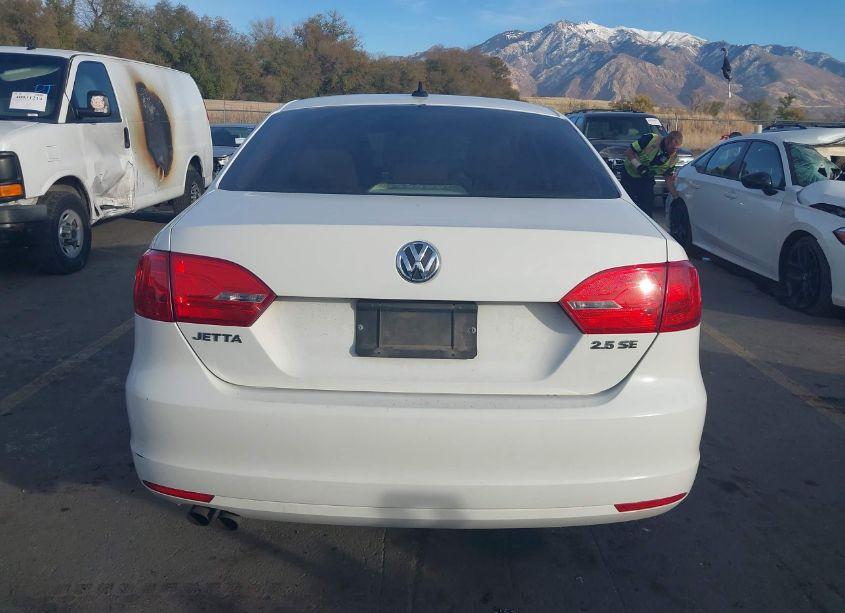Photo 16 of 2011 Volkswagen Jetta 2.5L SE (VIN 3VWDZ7AJ2BM315340)