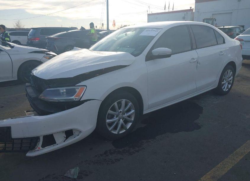 Photo 2 of 2011 Volkswagen Jetta 2.5L SE (VIN 3VWDZ7AJ2BM315340)