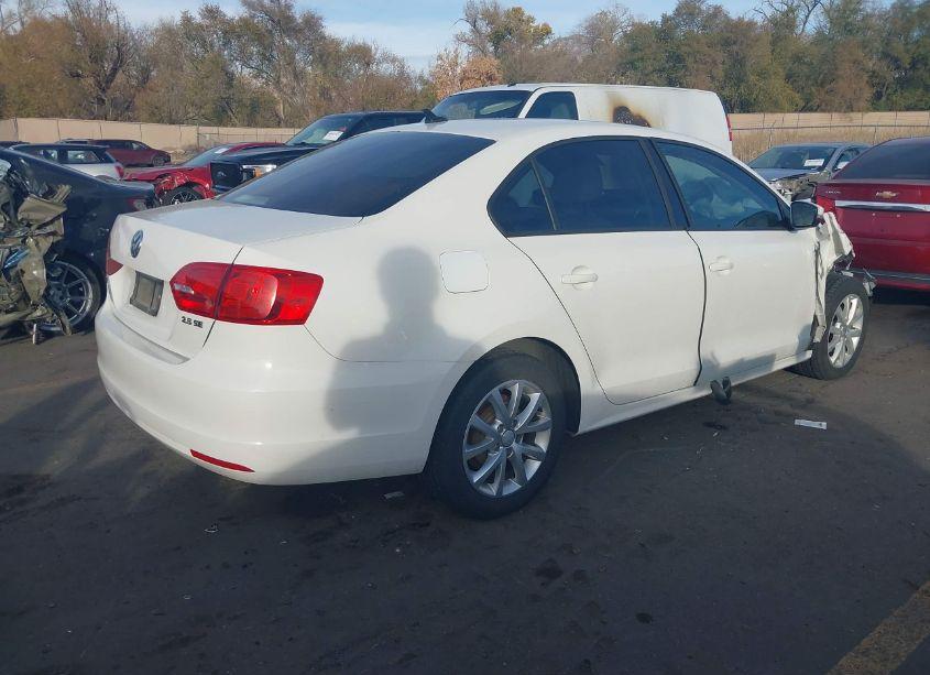 Photo 4 of 2011 Volkswagen Jetta 2.5L SE (VIN 3VWDZ7AJ2BM315340)