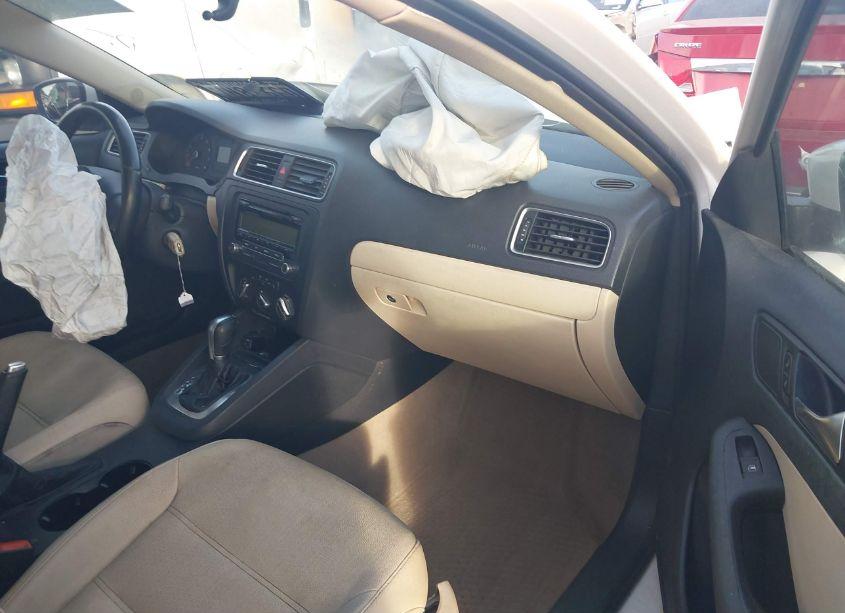 Photo 5 of 2011 Volkswagen Jetta 2.5L SE (VIN 3VWDZ7AJ2BM315340)
