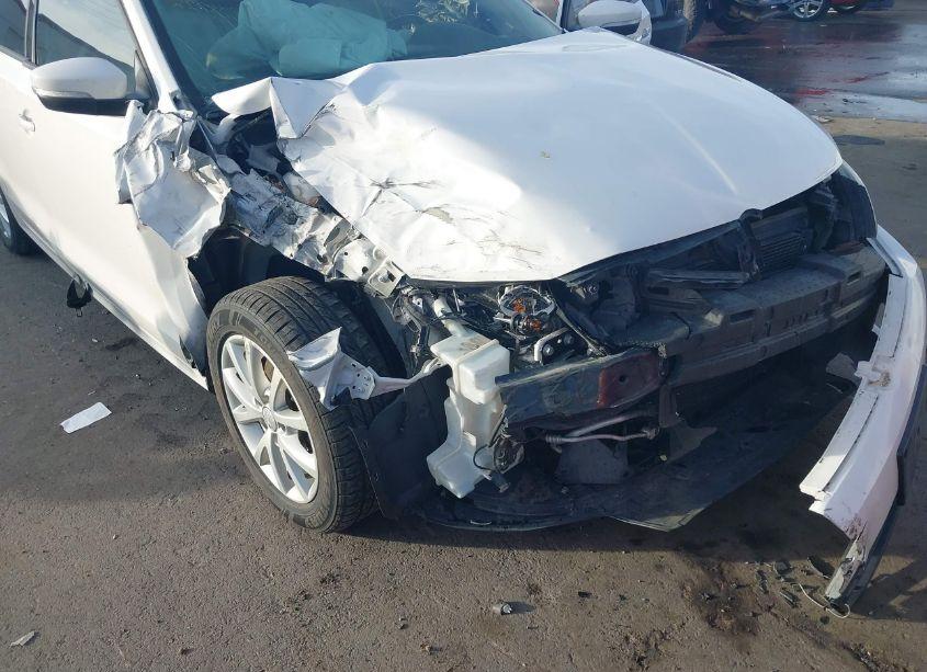 Photo 6 of 2011 Volkswagen Jetta 2.5L SE (VIN 3VWDZ7AJ2BM315340)