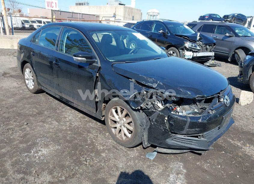 2011 Volkswagen Jetta 2.5L SE (VIN 3VWDZ7AJ2BM330064) main photo