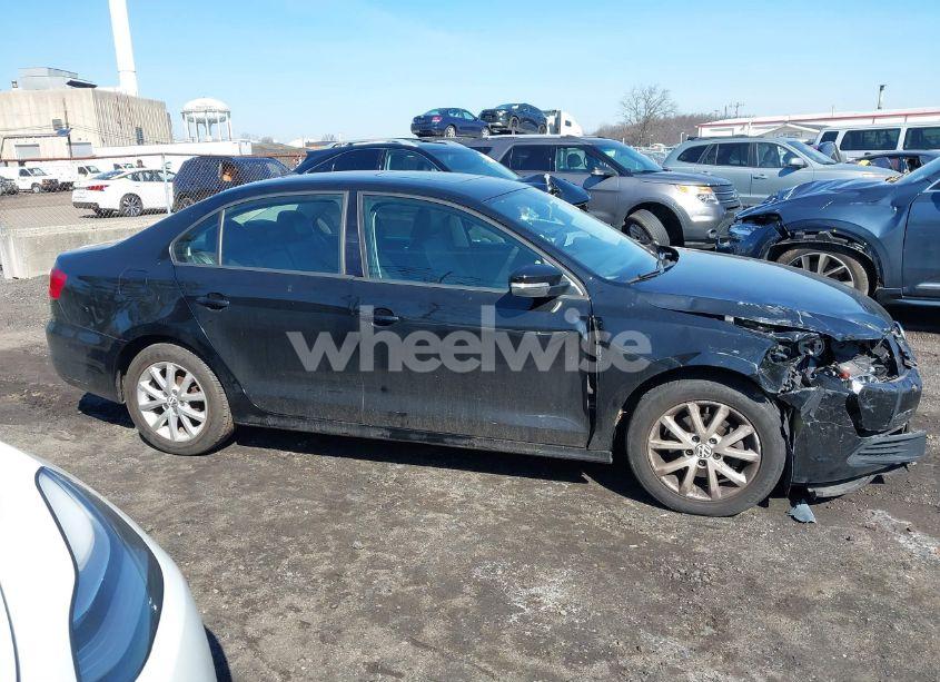 Photo 13 of 2011 Volkswagen Jetta 2.5L SE (VIN 3VWDZ7AJ2BM330064)