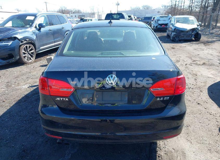 Photo 16 of 2011 Volkswagen Jetta 2.5L SE (VIN 3VWDZ7AJ2BM330064)
