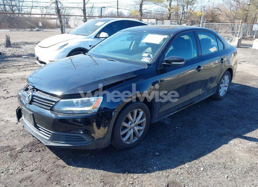 Photo 2 of 2011 Volkswagen Jetta 2.5L SE (VIN 3VWDZ7AJ2BM330064)