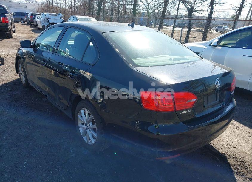 Photo 3 of 2011 Volkswagen Jetta 2.5L SE (VIN 3VWDZ7AJ2BM330064)