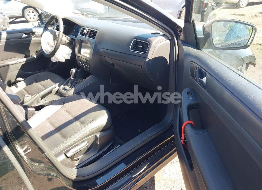 Photo 5 of 2011 Volkswagen Jetta 2.5L SE (VIN 3VWDZ7AJ2BM330064)