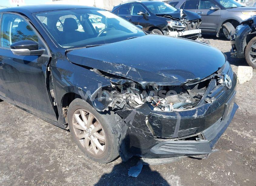 Photo 6 of 2011 Volkswagen Jetta 2.5L SE (VIN 3VWDZ7AJ2BM330064)