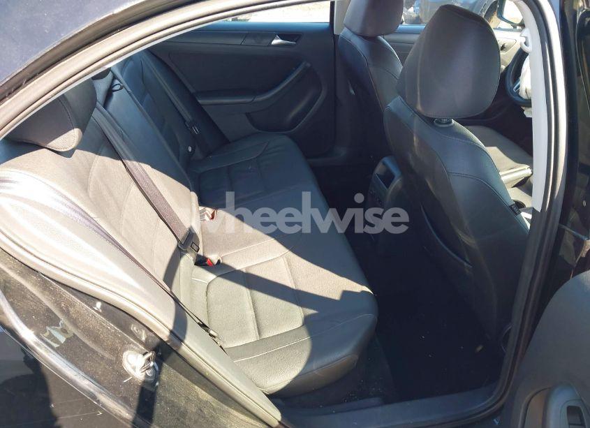 Photo 8 of 2011 Volkswagen Jetta 2.5L SE (VIN 3VWDZ7AJ2BM330064)