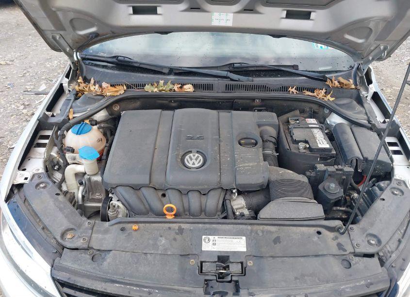 Photo 10 of 2011 Volkswagen Jetta 2.5L SE (VIN 3VWDZ7AJ2BM342053)