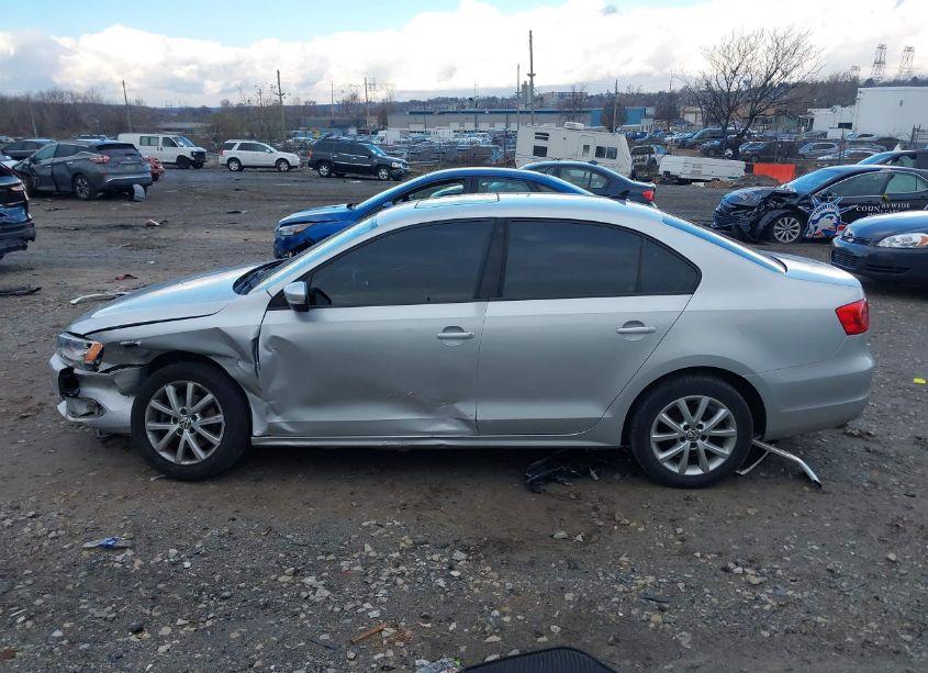 Photo 14 of 2011 Volkswagen Jetta 2.5L SE (VIN 3VWDZ7AJ2BM342053)