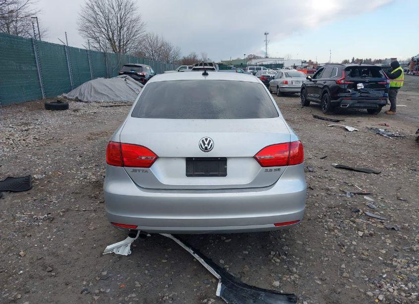 Photo 16 of 2011 Volkswagen Jetta 2.5L SE (VIN 3VWDZ7AJ2BM342053)