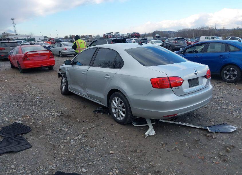 Photo 3 of 2011 Volkswagen Jetta 2.5L SE (VIN 3VWDZ7AJ2BM342053)