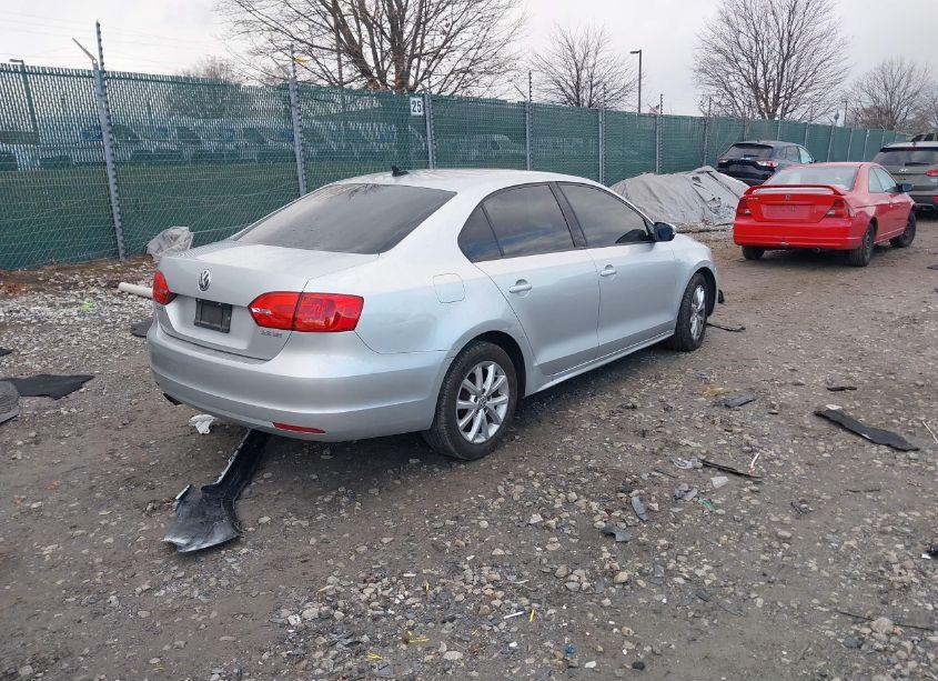 Photo 4 of 2011 Volkswagen Jetta 2.5L SE (VIN 3VWDZ7AJ2BM342053)