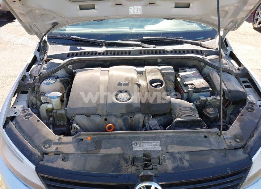 Photo 10 of 2011 Volkswagen Jetta 2.5L SE (VIN 3VWDZ7AJ3BM041291)