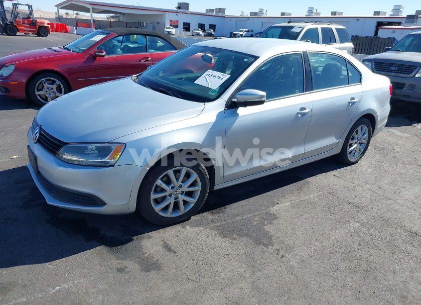 Photo 2 of 2011 Volkswagen Jetta 2.5L SE (VIN 3VWDZ7AJ3BM041291)