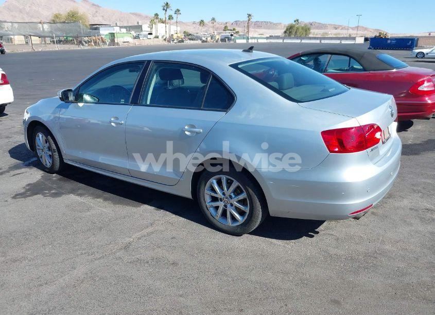 Photo 3 of 2011 Volkswagen Jetta 2.5L SE (VIN 3VWDZ7AJ3BM041291)