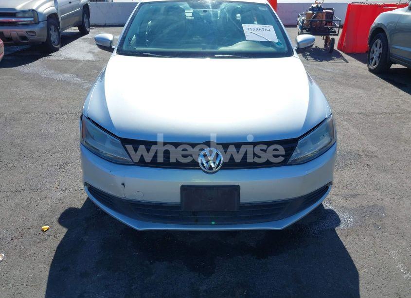 Photo 6 of 2011 Volkswagen Jetta 2.5L SE (VIN 3VWDZ7AJ3BM041291)