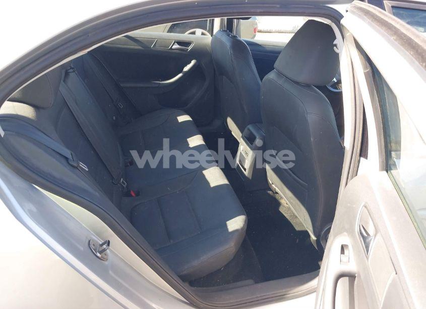 Photo 8 of 2011 Volkswagen Jetta 2.5L SE (VIN 3VWDZ7AJ3BM041291)