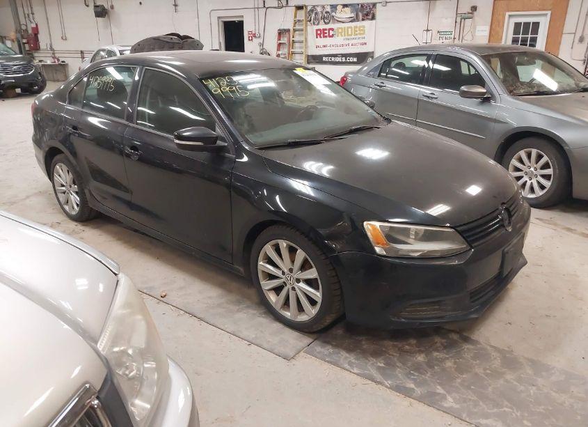 2011 Volkswagen Jetta 2.5L SE (VIN 3VWDZ7AJ3BM330011) main photo