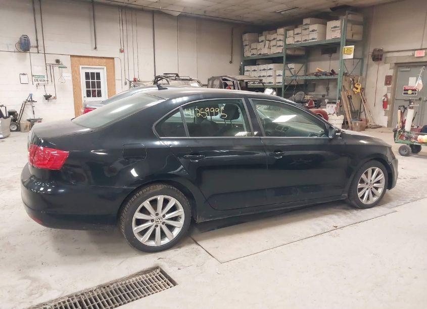 Photo 14 of 2011 Volkswagen Jetta 2.5L SE (VIN 3VWDZ7AJ3BM330011)