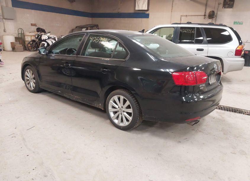 Photo 3 of 2011 Volkswagen Jetta 2.5L SE (VIN 3VWDZ7AJ3BM330011)