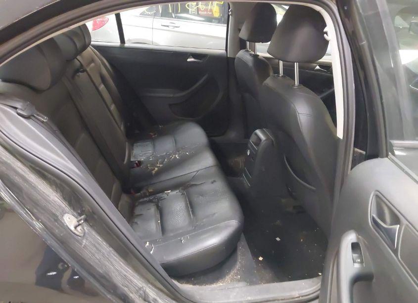 Photo 8 of 2011 Volkswagen Jetta 2.5L SE (VIN 3VWDZ7AJ3BM330011)