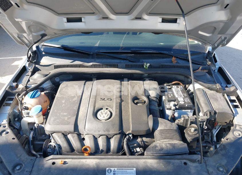 Photo 10 of 2011 Volkswagen Jetta 2.5L SE (VIN 3VWDZ7AJ3BM331451)