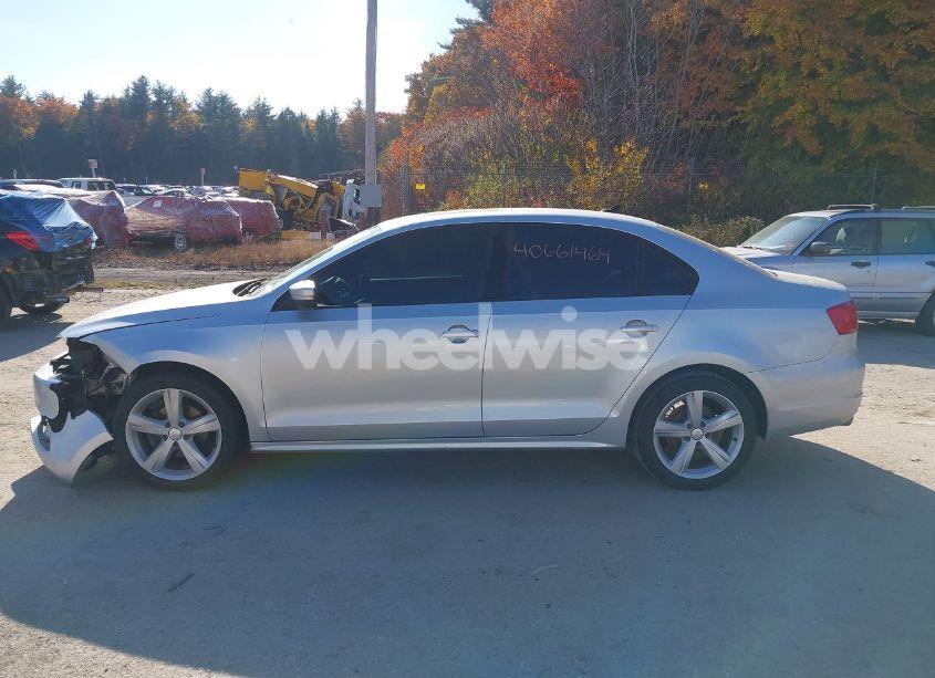 Photo 12 of 2011 Volkswagen Jetta 2.5L SE (VIN 3VWDZ7AJ3BM331451)