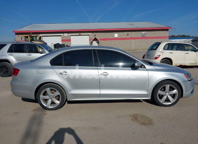 Photo 14 of 2011 Volkswagen Jetta 2.5L SE (VIN 3VWDZ7AJ3BM331451)