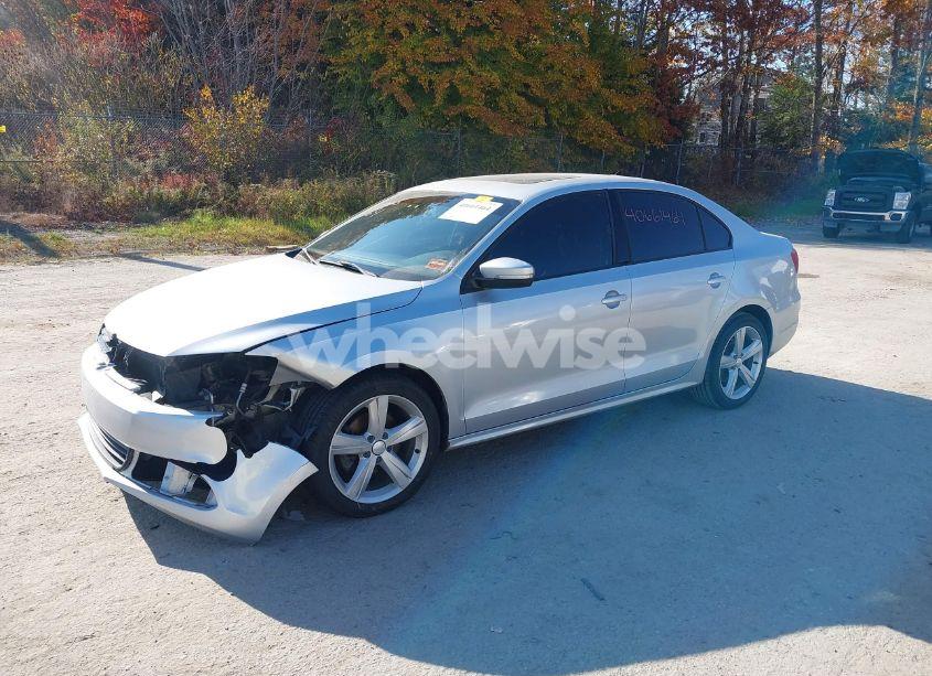 Photo 2 of 2011 Volkswagen Jetta 2.5L SE (VIN 3VWDZ7AJ3BM331451)