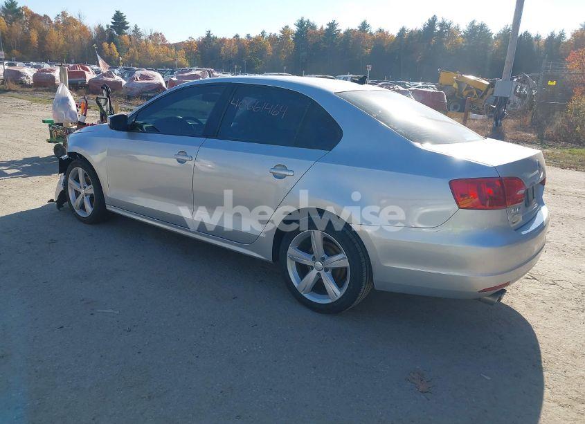 Photo 3 of 2011 Volkswagen Jetta 2.5L SE (VIN 3VWDZ7AJ3BM331451)