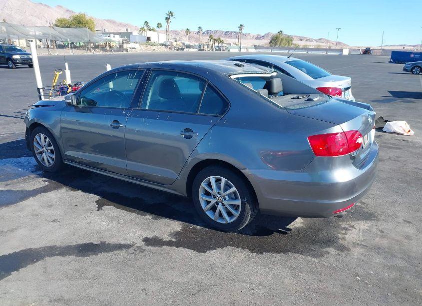 Photo 3 of 2011 Volkswagen Jetta 2.5L SE (VIN 3VWDZ7AJ3BM345463)