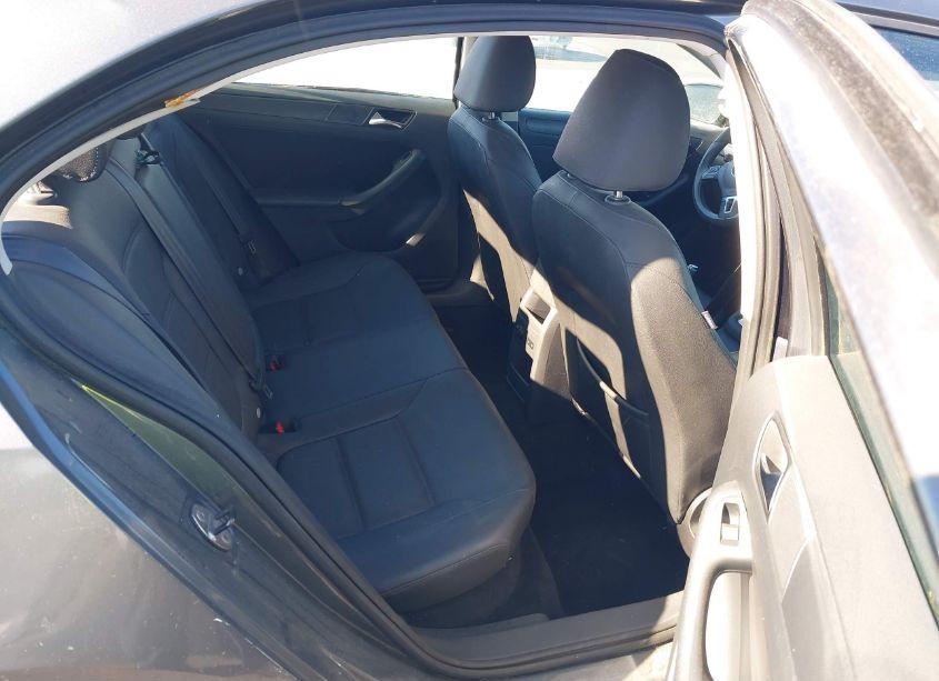 Photo 8 of 2011 Volkswagen Jetta 2.5L SE (VIN 3VWDZ7AJ3BM345463)