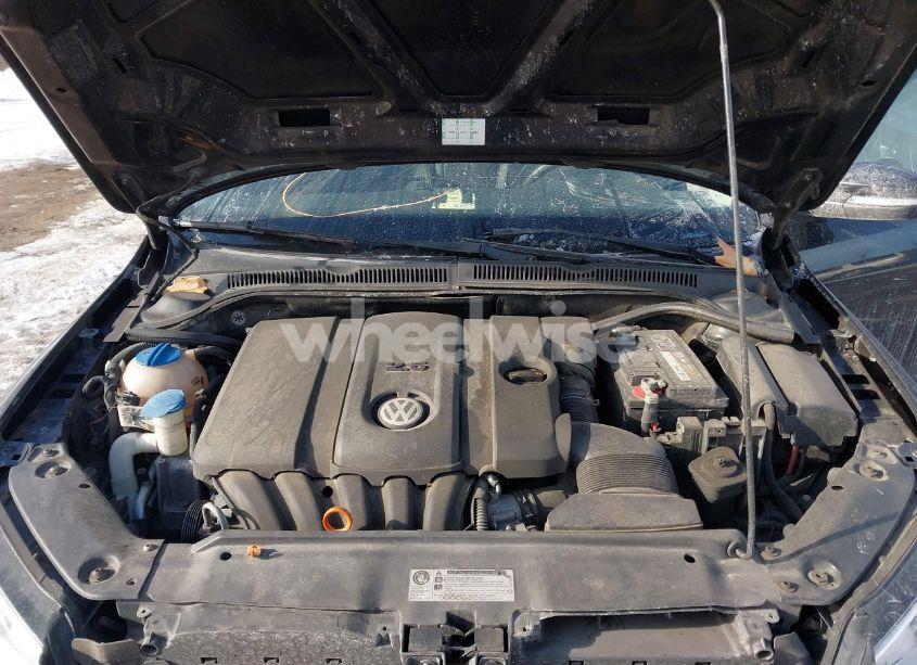 Photo 10 of 2011 Volkswagen Jetta 2.5L SE (VIN 3VWDZ7AJ3BM351022)