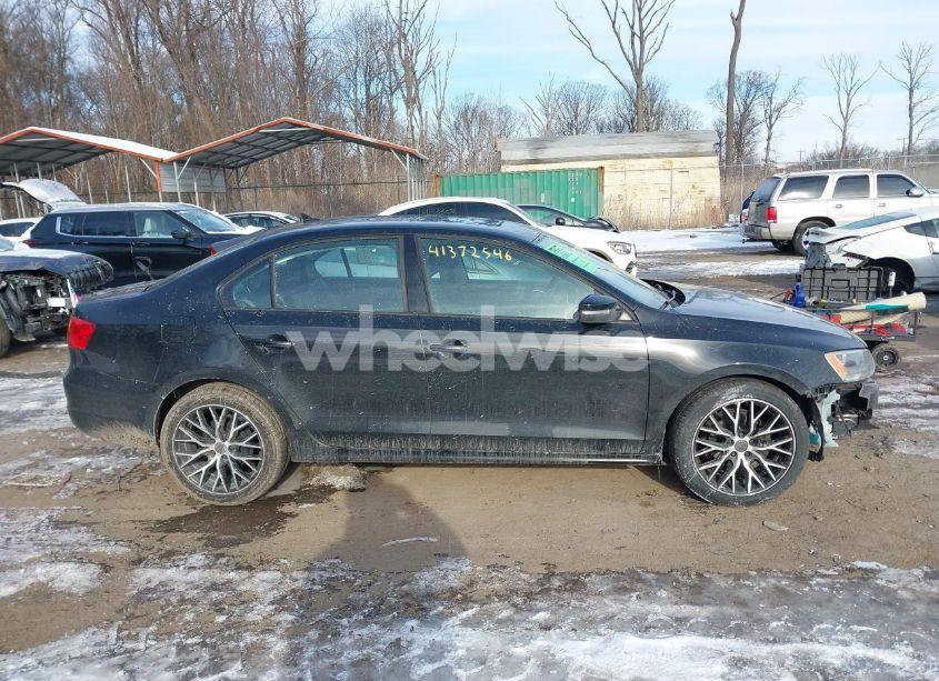 Photo 13 of 2011 Volkswagen Jetta 2.5L SE (VIN 3VWDZ7AJ3BM351022)