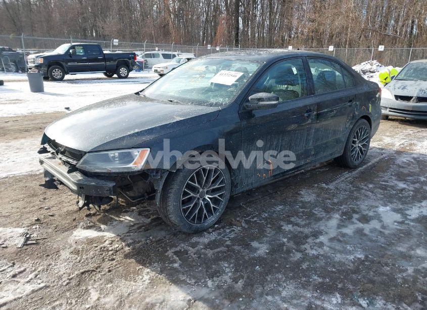 Photo 2 of 2011 Volkswagen Jetta 2.5L SE (VIN 3VWDZ7AJ3BM351022)