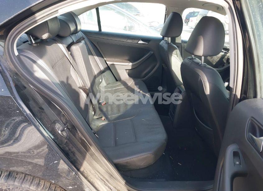 Photo 8 of 2011 Volkswagen Jetta 2.5L SE (VIN 3VWDZ7AJ3BM351022)