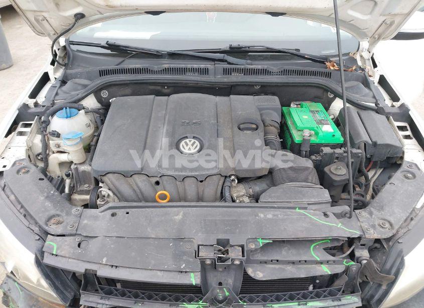 Photo 10 of 2011 Volkswagen Jetta 2.5L SE (VIN 3VWDZ7AJ3BM373215)