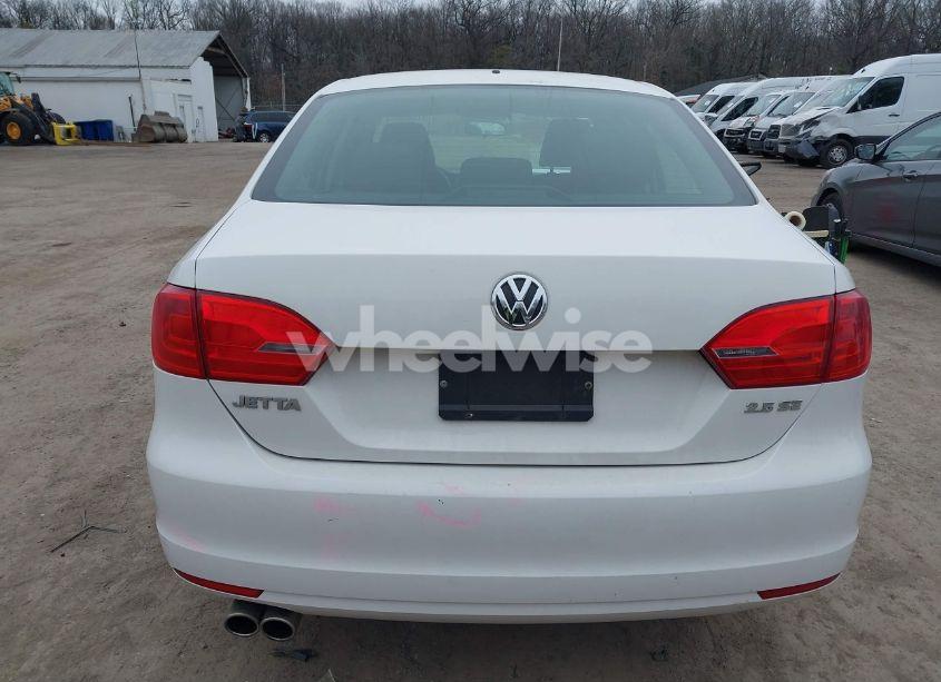 Photo 16 of 2011 Volkswagen Jetta 2.5L SE (VIN 3VWDZ7AJ3BM373215)