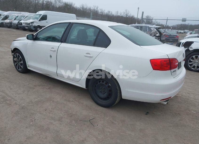 Photo 3 of 2011 Volkswagen Jetta 2.5L SE (VIN 3VWDZ7AJ3BM373215)