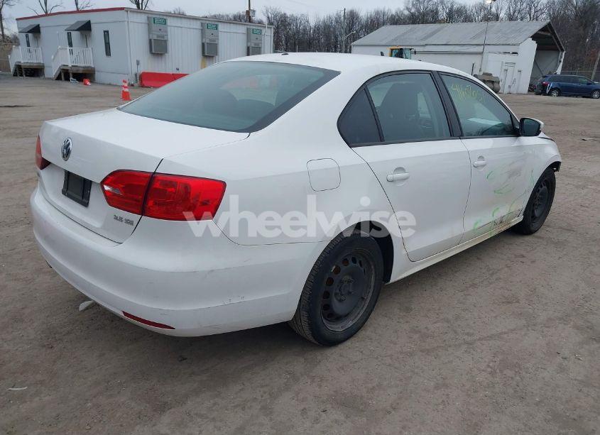 Photo 4 of 2011 Volkswagen Jetta 2.5L SE (VIN 3VWDZ7AJ3BM373215)