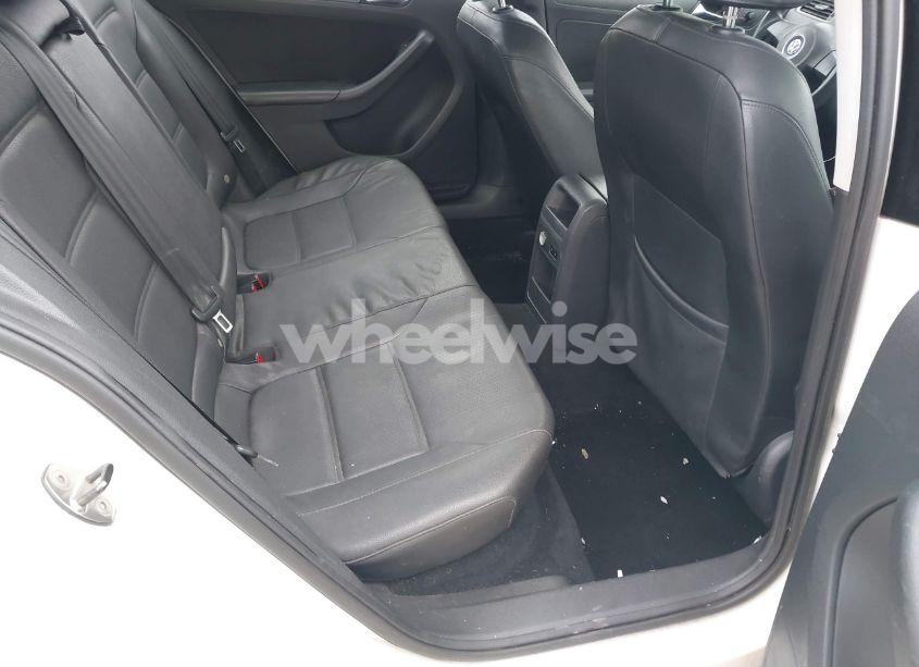 Photo 8 of 2011 Volkswagen Jetta 2.5L SE (VIN 3VWDZ7AJ3BM373215)