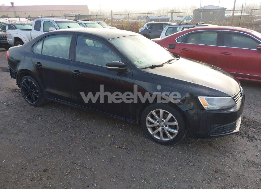 2011 Volkswagen Jetta 2.5L SE (VIN 3VWDZ7AJ3BM375952) main photo