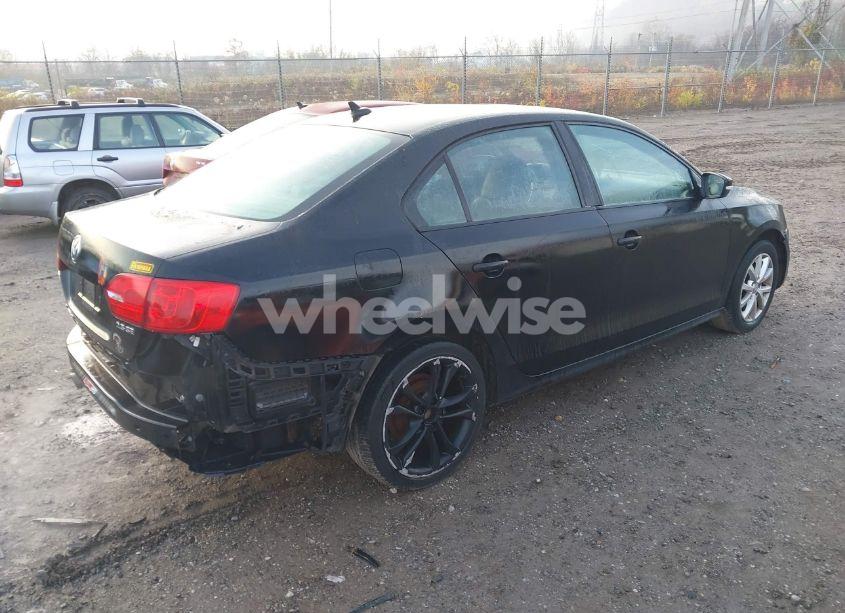 Photo 4 of 2011 Volkswagen Jetta 2.5L SE (VIN 3VWDZ7AJ3BM375952)