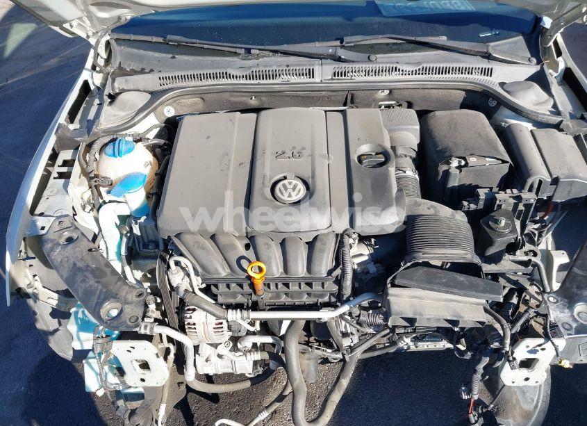 Photo 10 of 2011 Volkswagen Jetta 2.5L SE (VIN 3VWDZ7AJ4BM327134)
